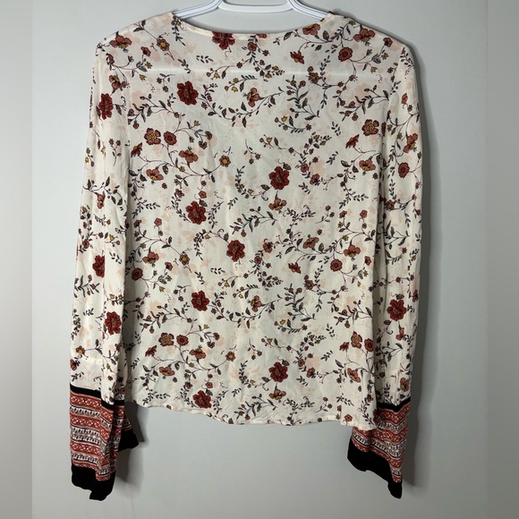 Floral V-Neck Blouse - Red and Black - Picture 5 of 5